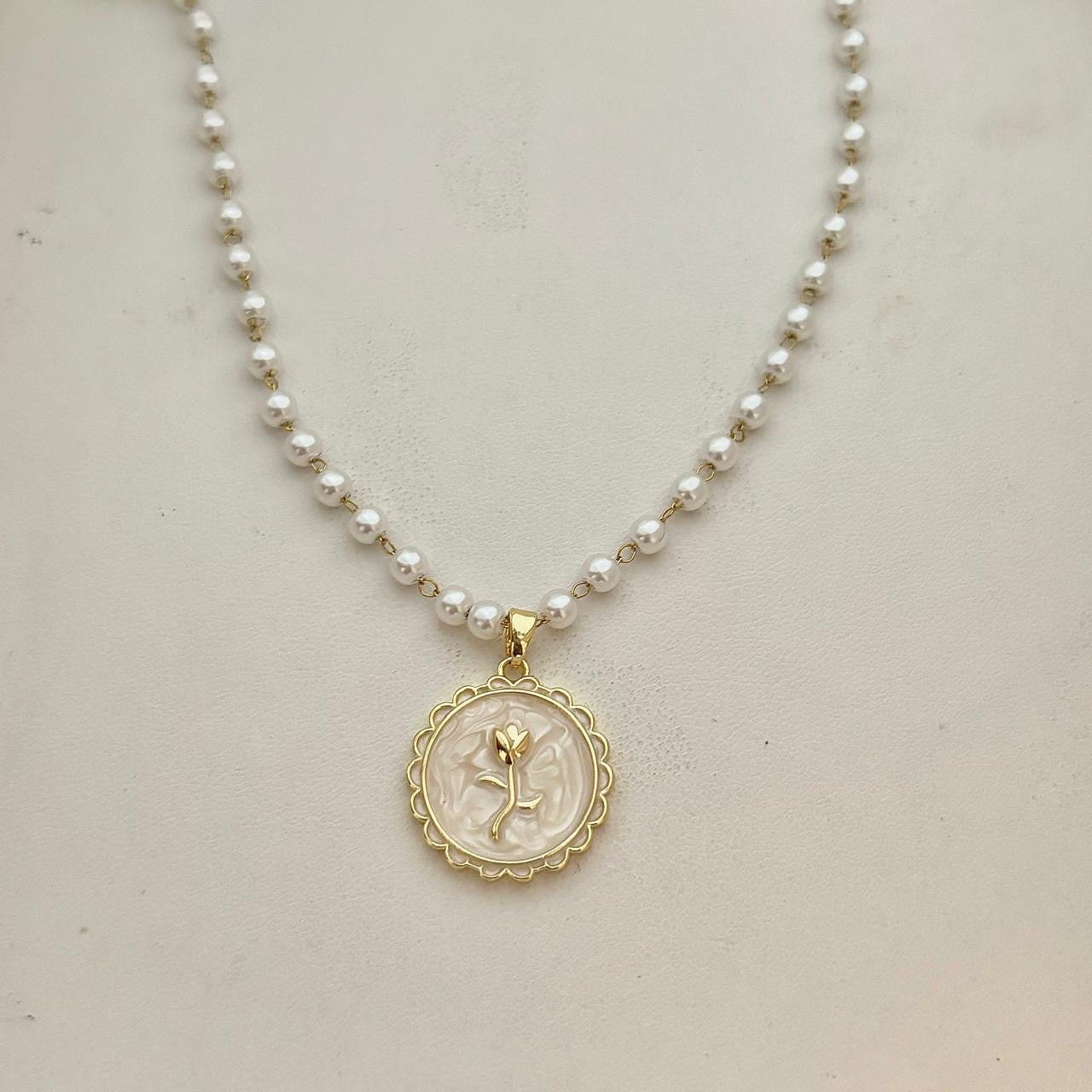 La Vie En Rose Necklace