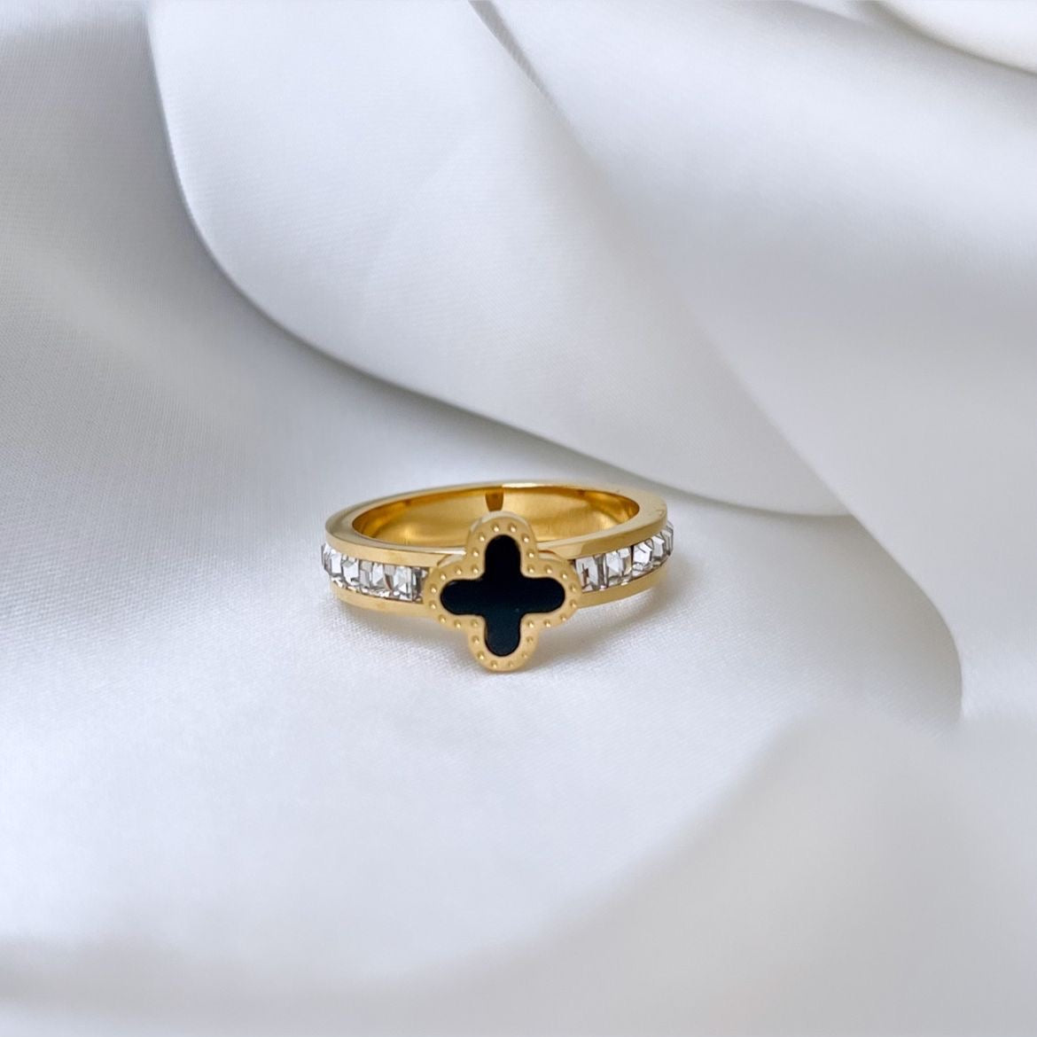 Diamanté Black Clover Ring