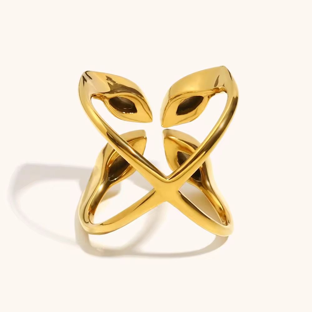 Elara Criss Cross Ring