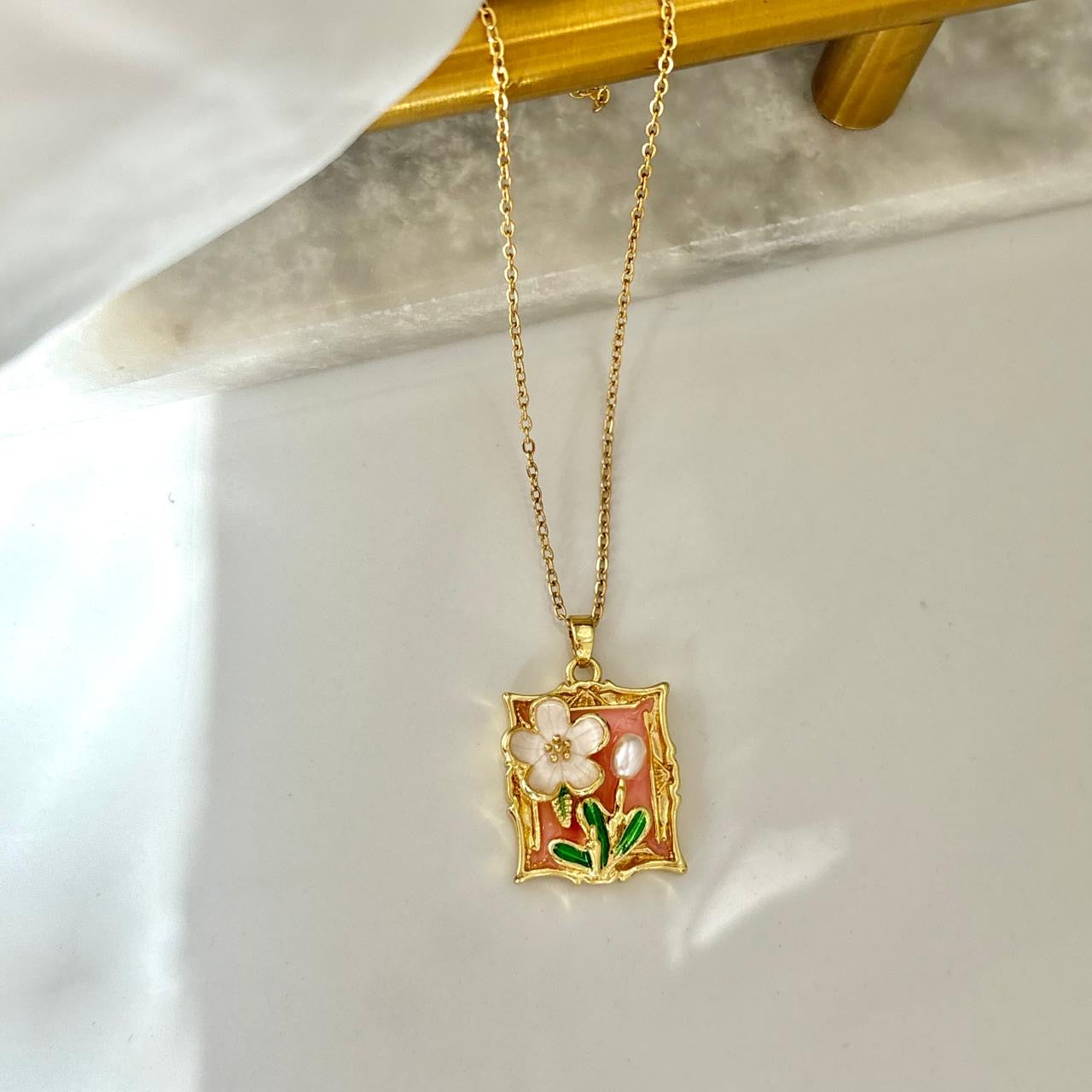 Dreamy Disty Necklace