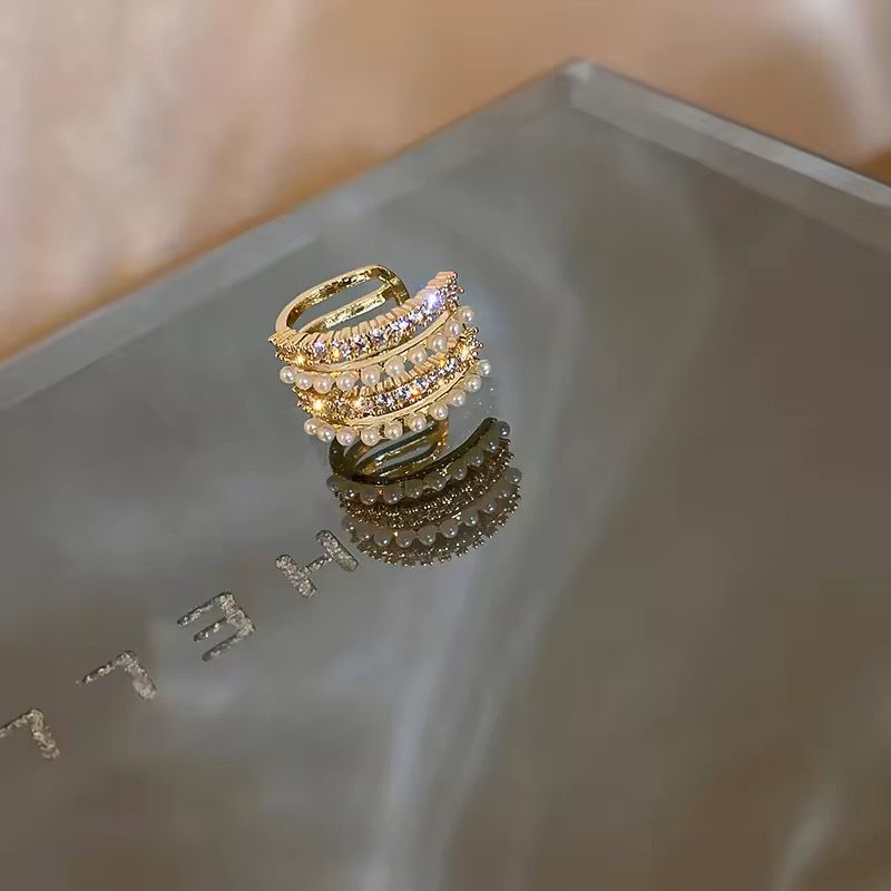 Diamanté Perle Ear cuff