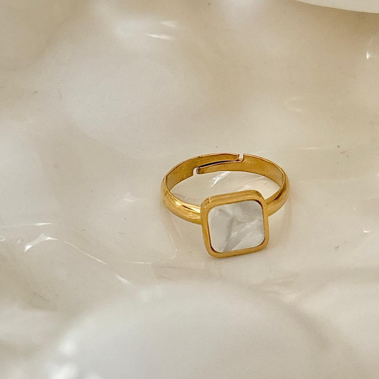 Moonstone Noir Ring -Shell