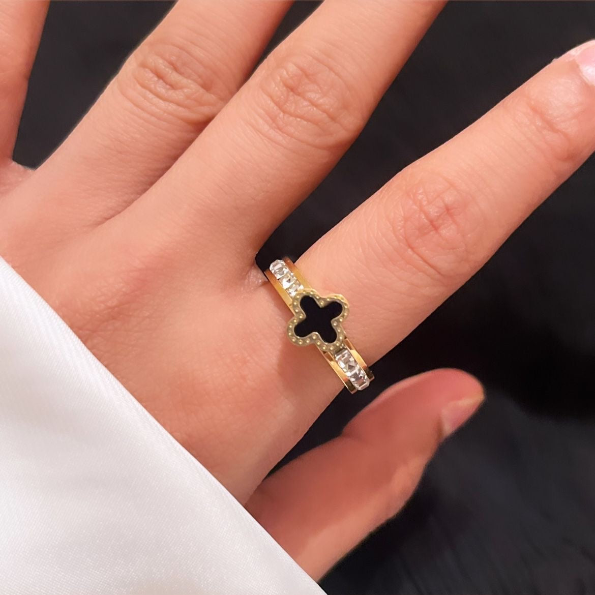 Diamanté Black Clover Ring