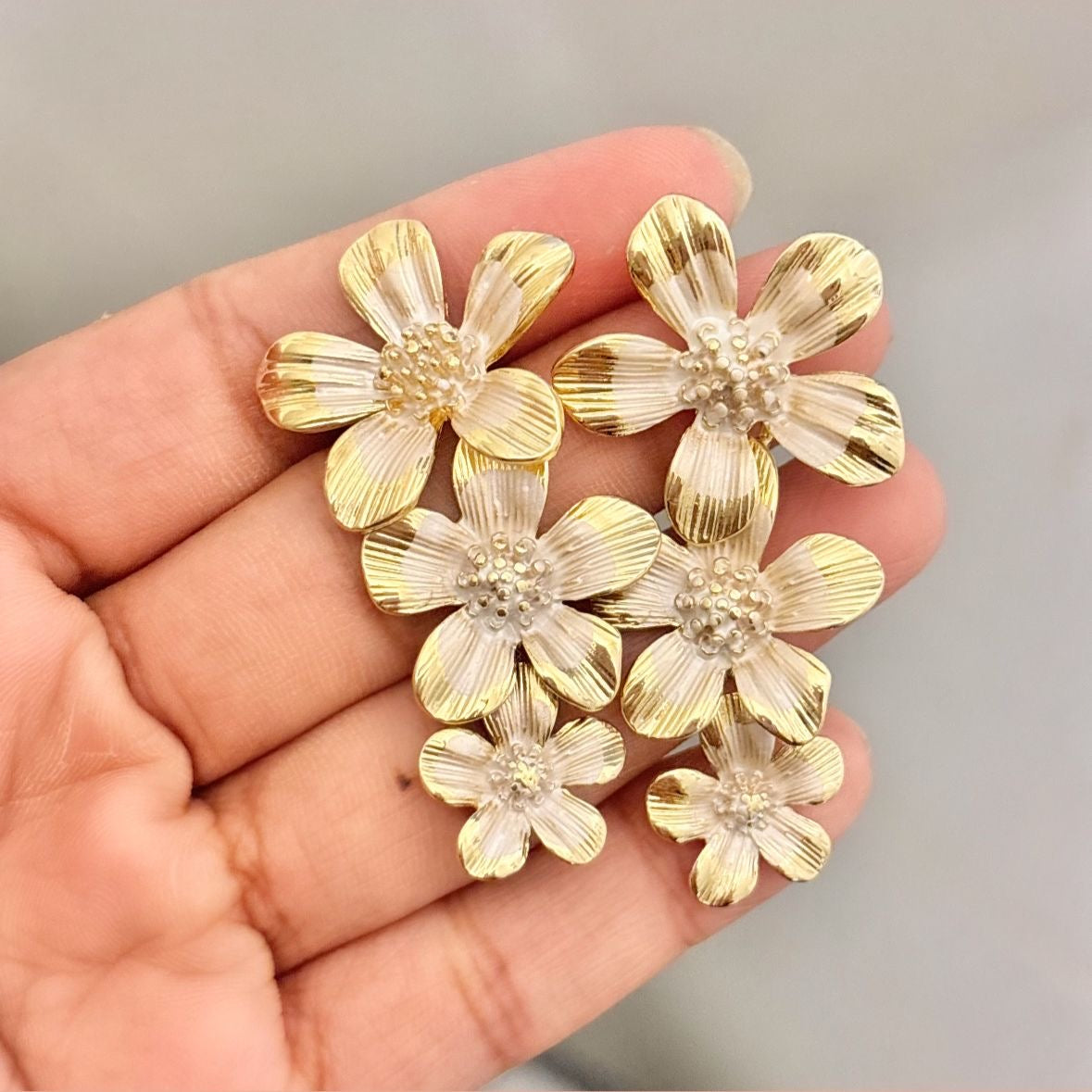 Daisy Vacay Studs -White