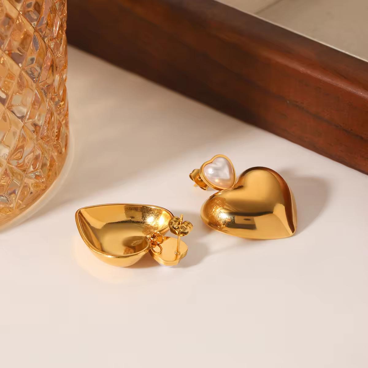 Pearle Love Studs
