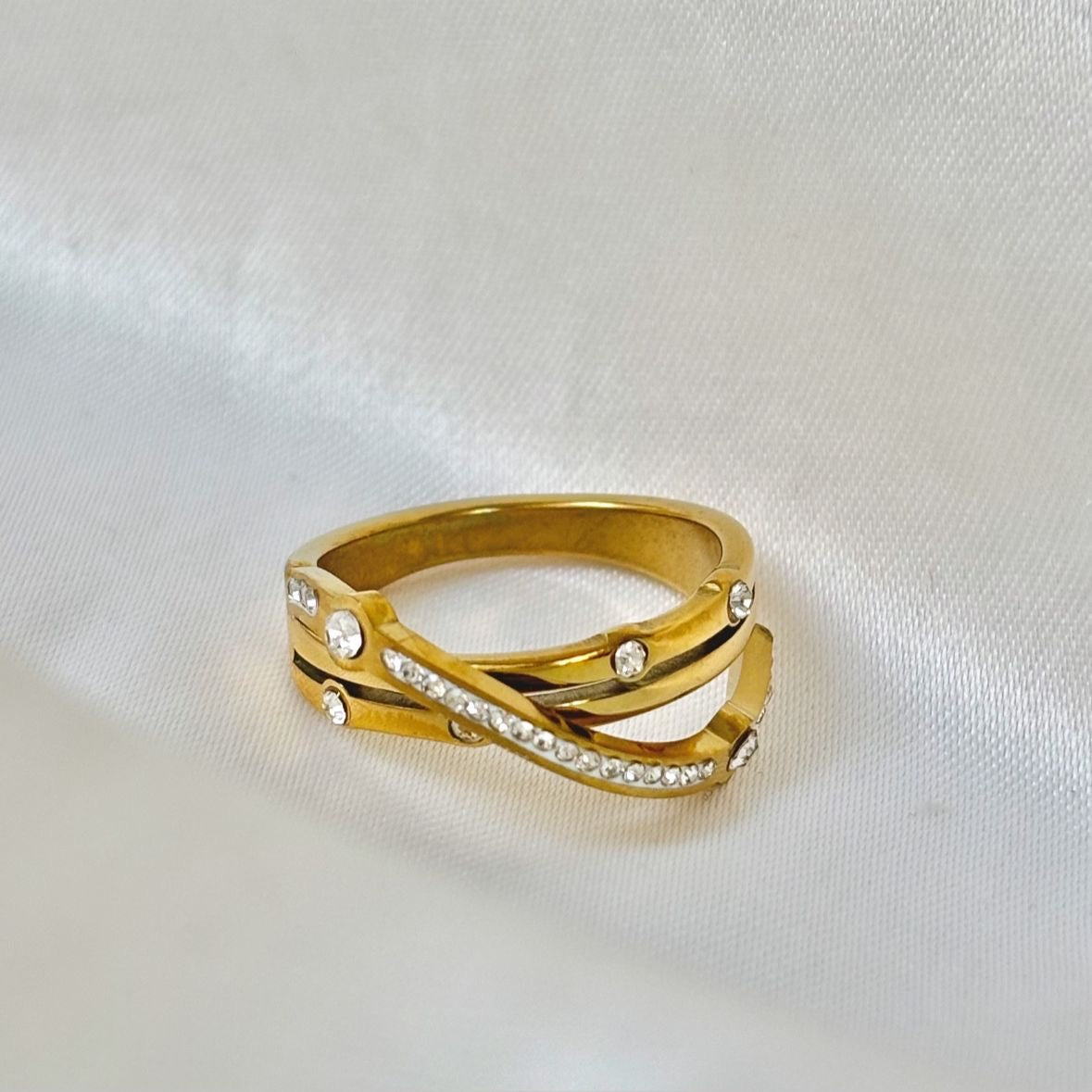 Sparkly Criss Cross -18K