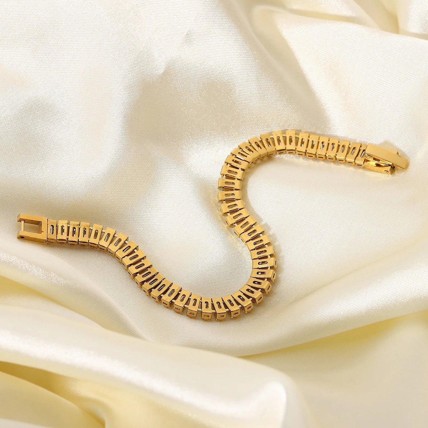 Luxury Queen Baguette Bracelet -Honey Gold