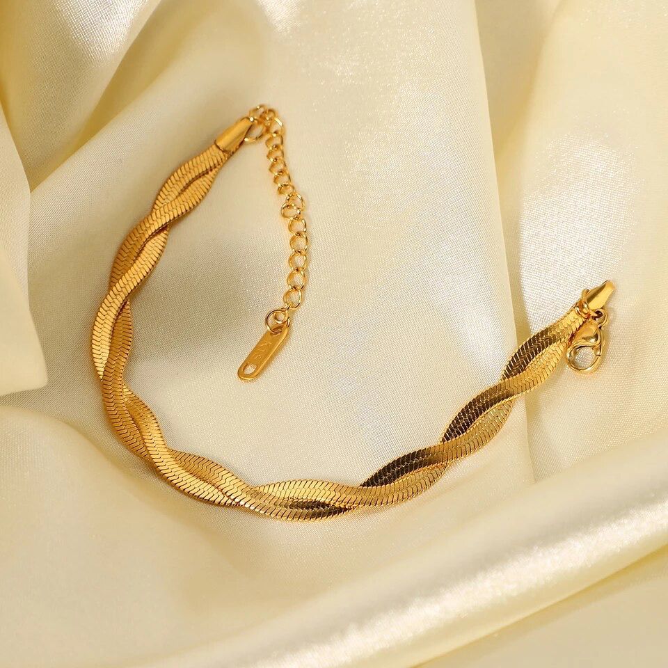 Lana -Twisted Bracelet