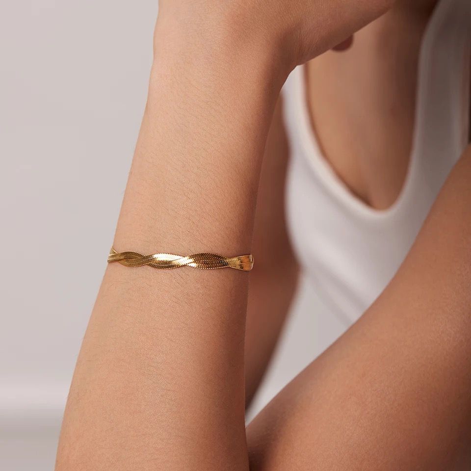 Lana -Twisted Bracelet
