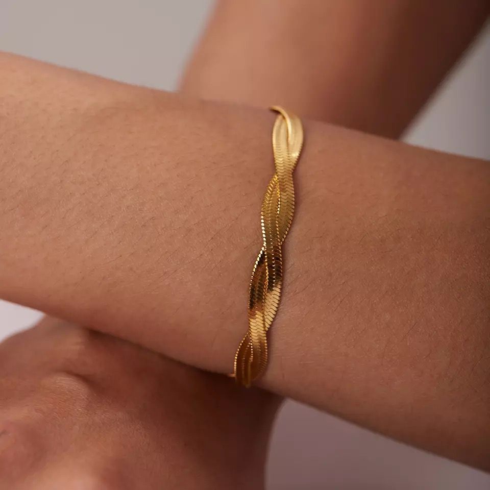 Lana -Twisted Bracelet