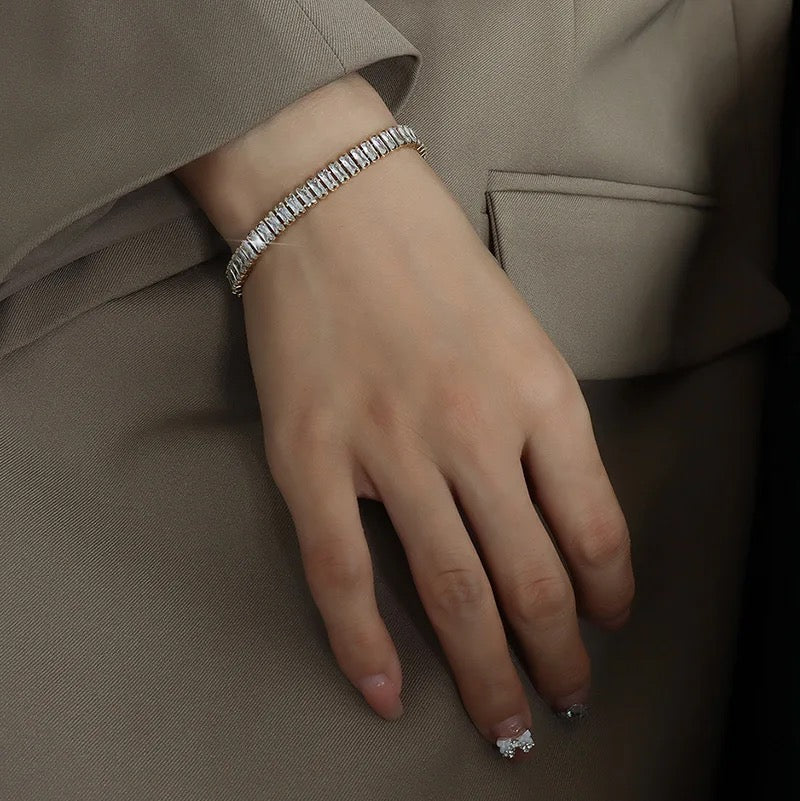 Luxury Queen Baguette Bracelet -Honey Gold