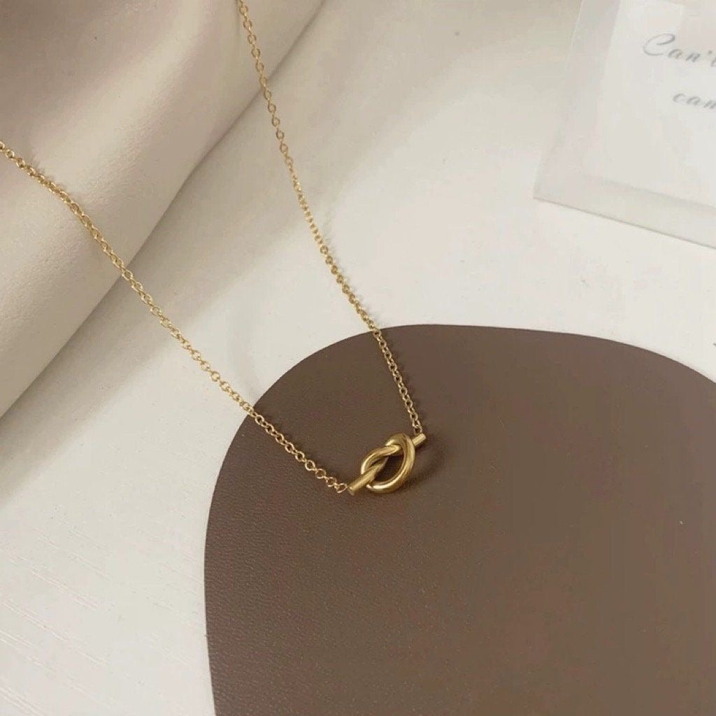 Love Me Knott Necklace -18K