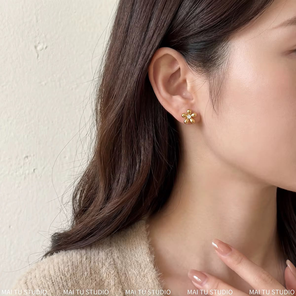 Daisy Studs