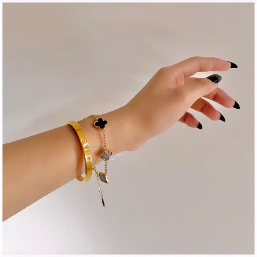 Luxe Black 5 Motifs Clover Bracelet