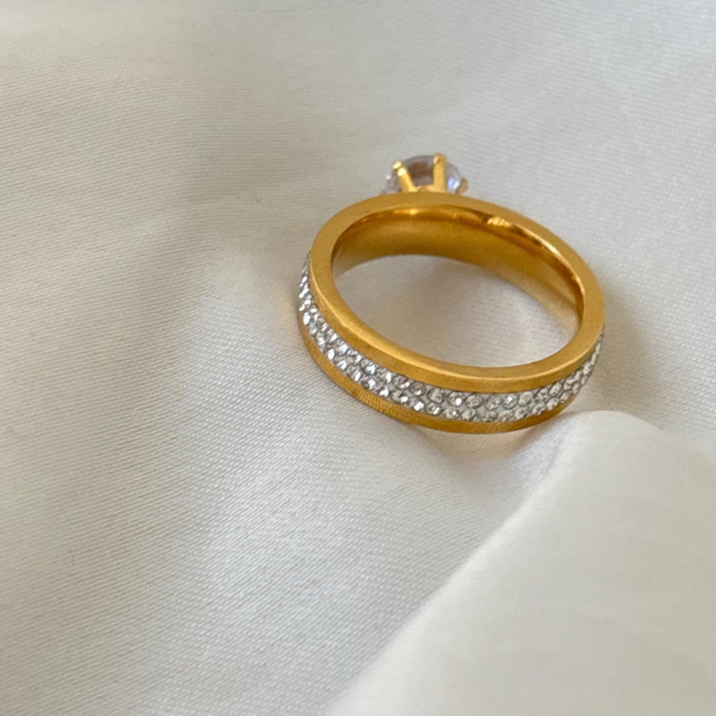 Sparkling Soltiare ring