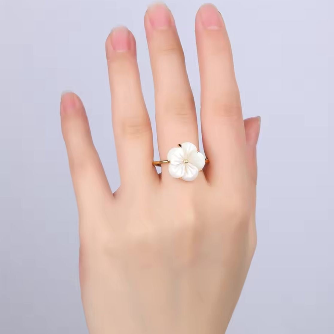 Natural Shell Flora Ring -18K