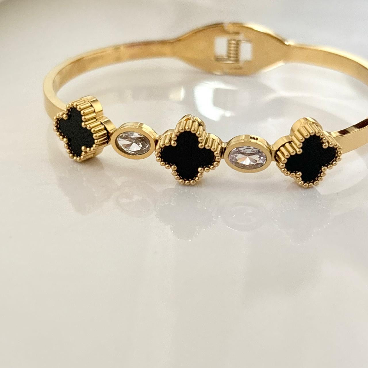 Midnight Diamanteś Clovia Bracelet -18K