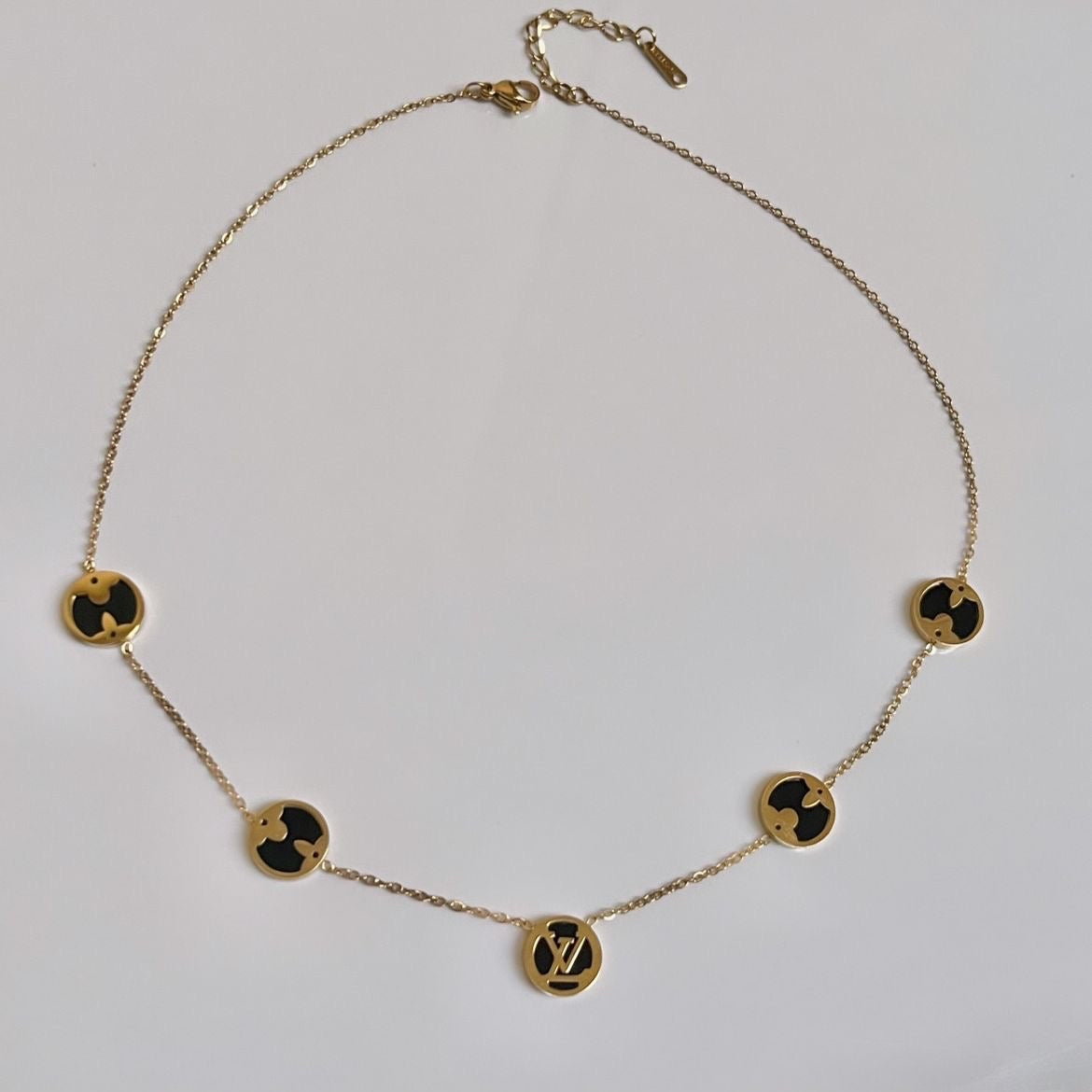 LV Luxe Blossom 5 Charm Necklace -18K