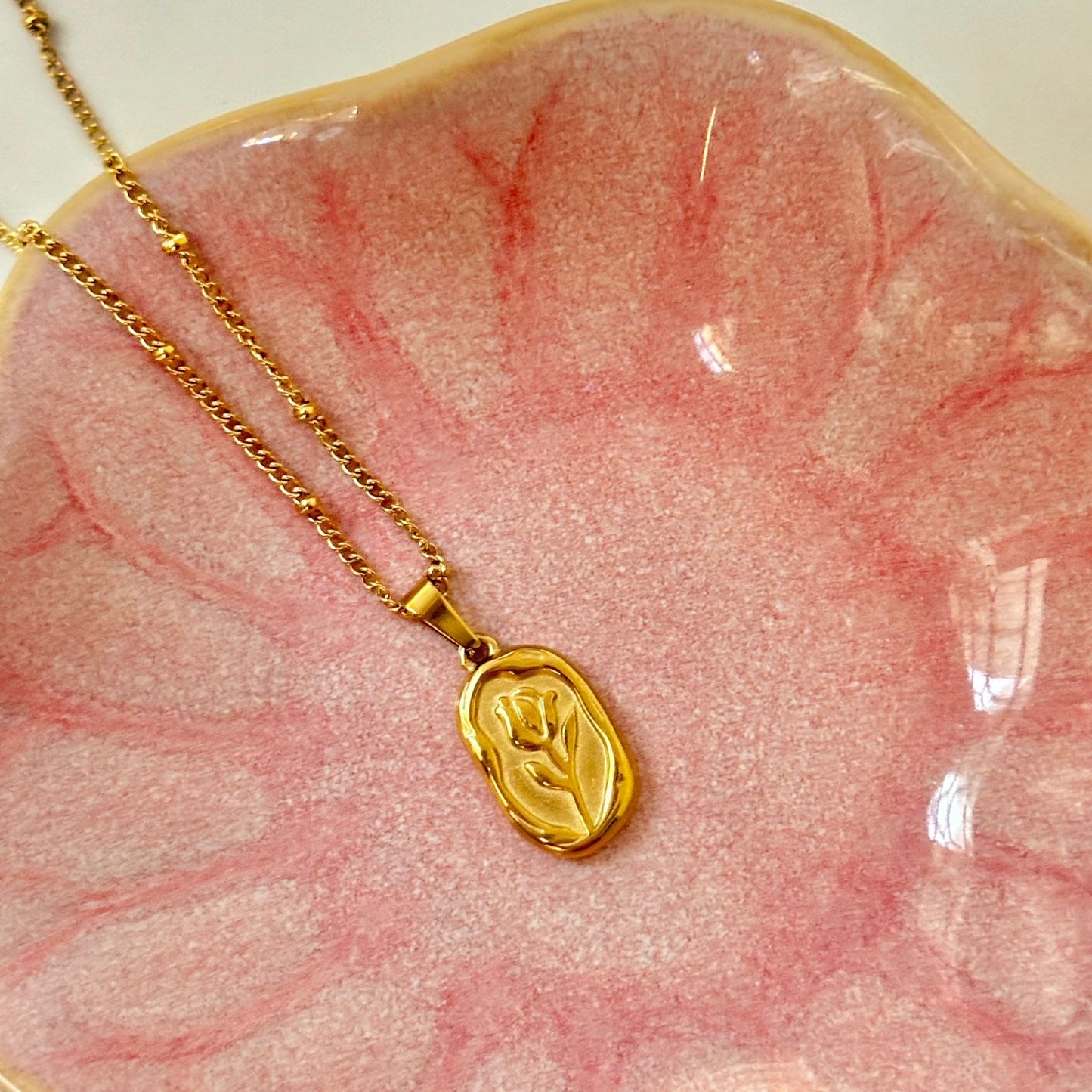Rosa Engraved Necklace