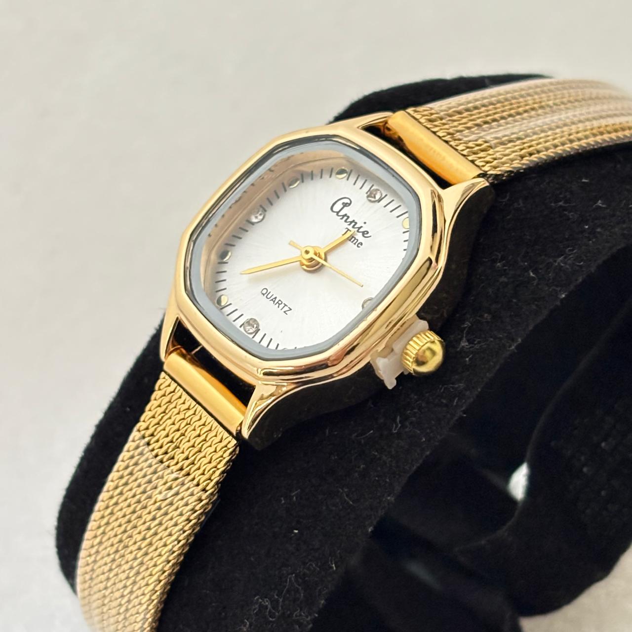 Élise Everyday Staple Pearly White Watch