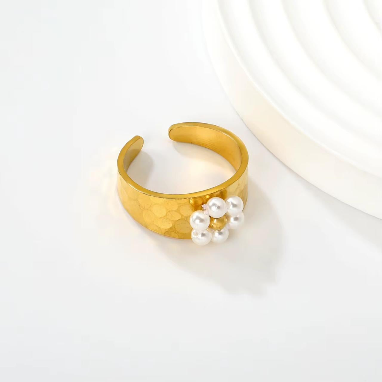 Perle Daisy Hammered Ring