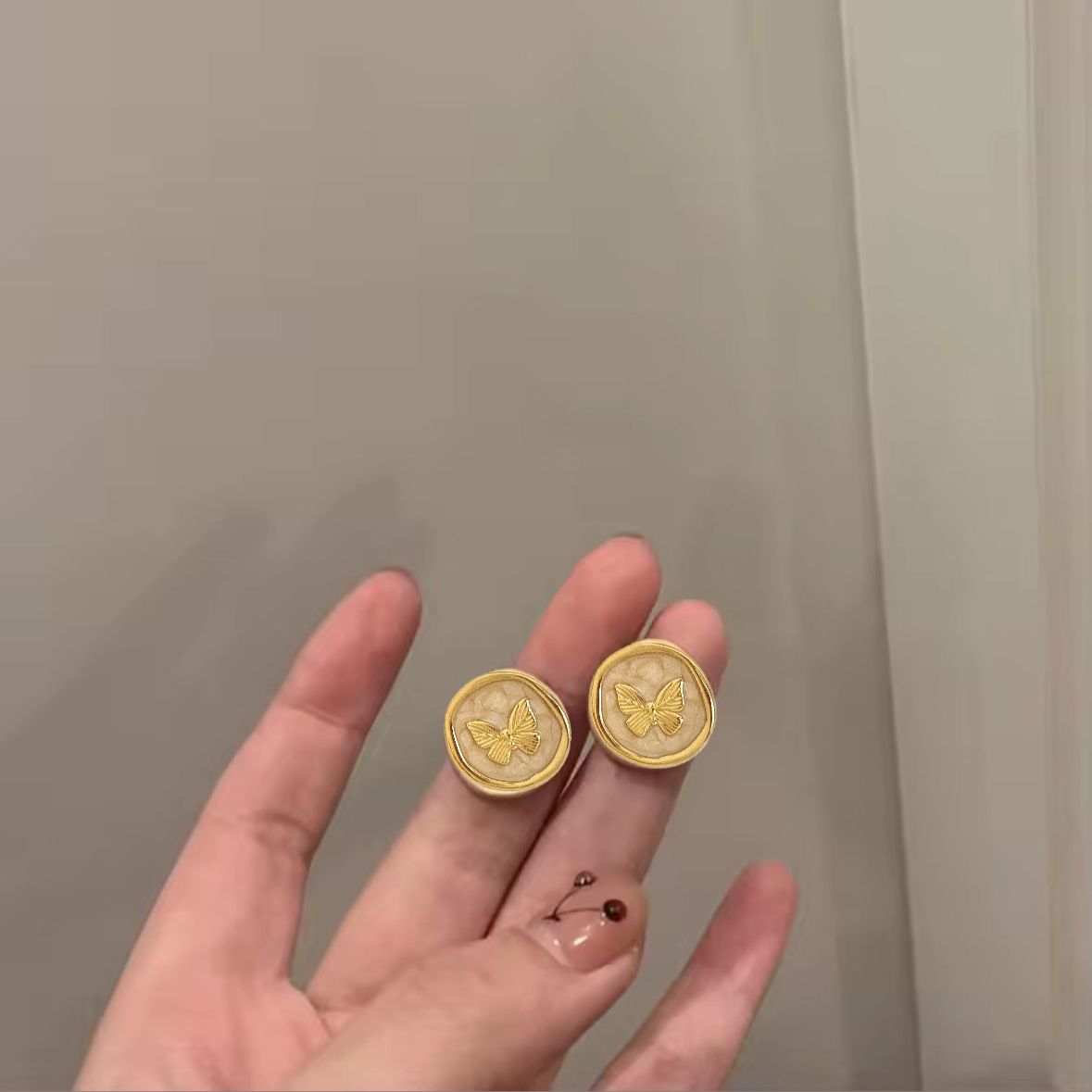 Fairycore Flutter Studs -18K | Champagne