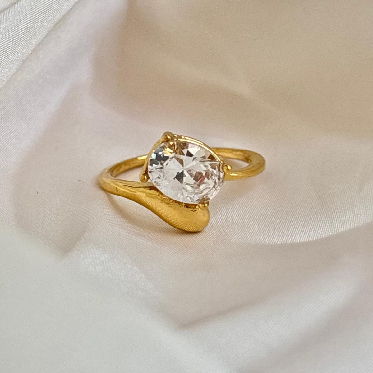 LUX Drop Ring