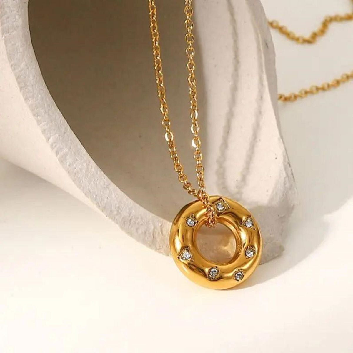 Victoria Doughnut Zircon Pendant -18K