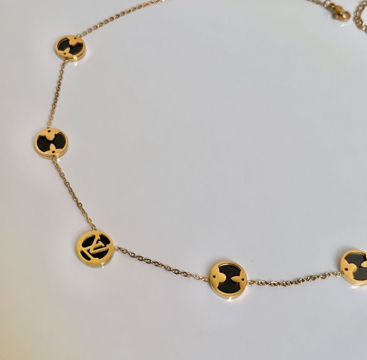 LV Luxe Blossom 5 Charm Necklace -18K