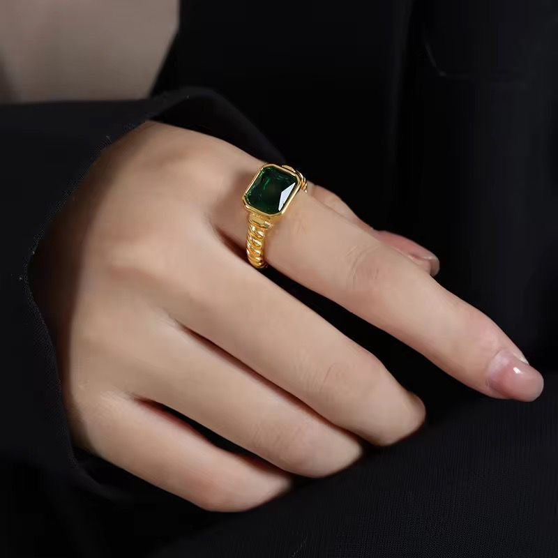 Emerald Signet Gem Ring -18K