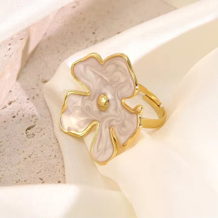 Hibiscus Ring -White
