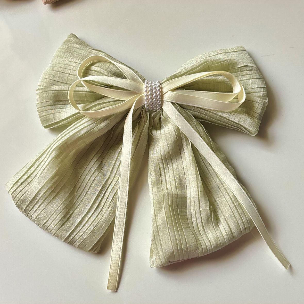 Matcha Pearle Bow Clip