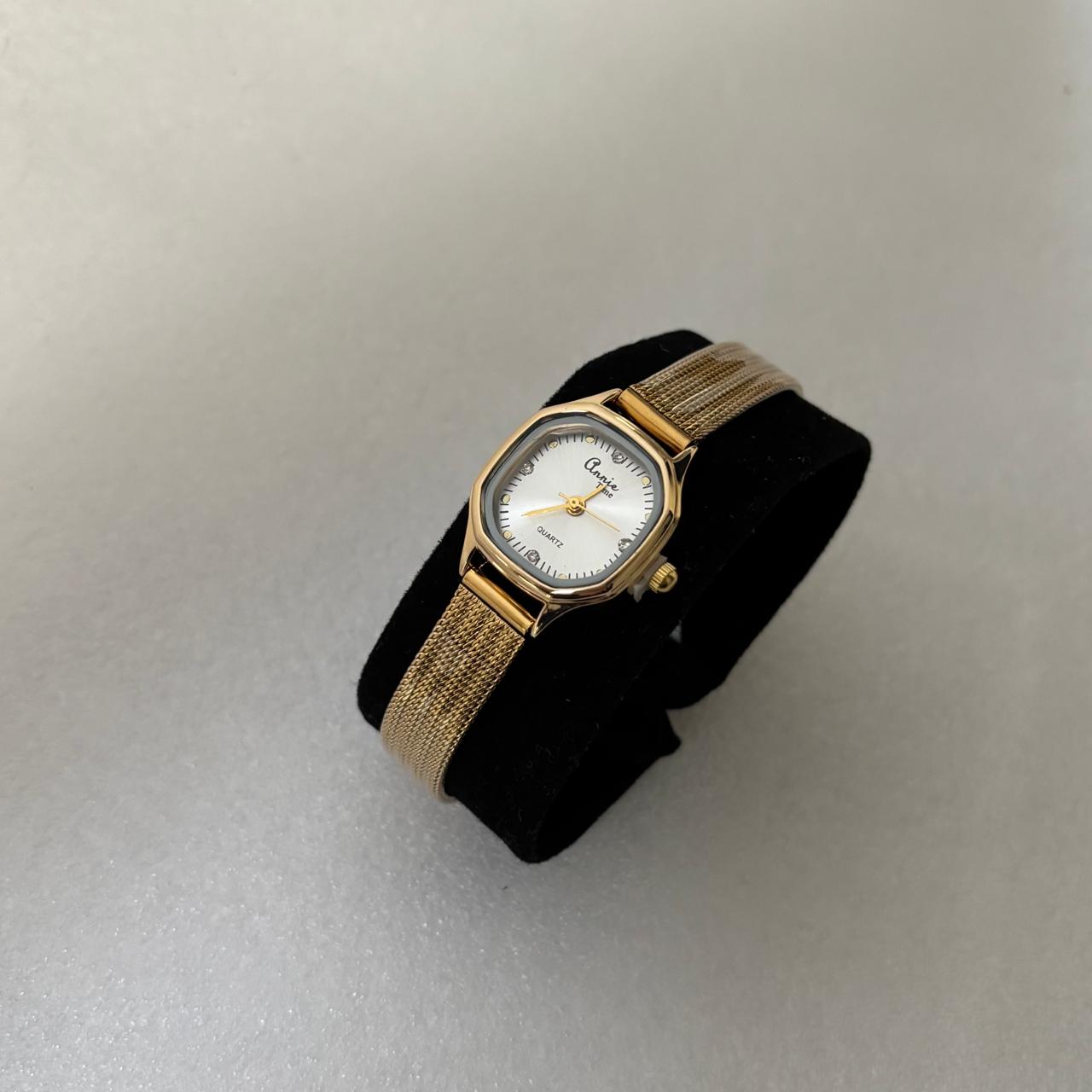 Élise Everyday Staple Pearly White Watch