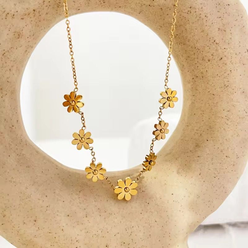 Daisy Necklace