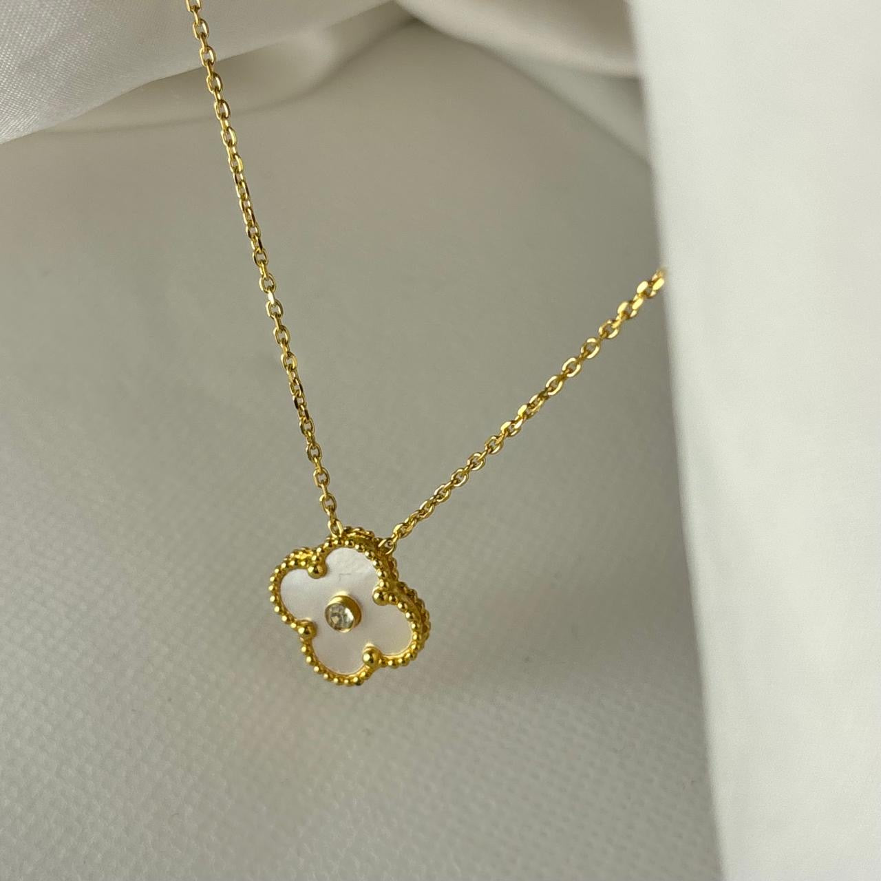 Perlé Queen Clove Necklace -Shell