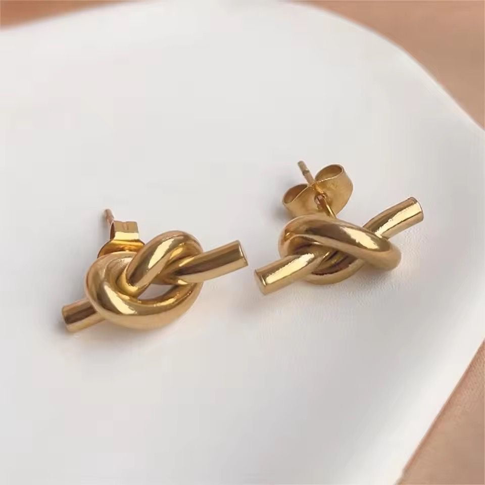 Knotted Studs