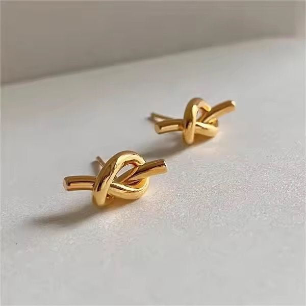 Knotted Studs