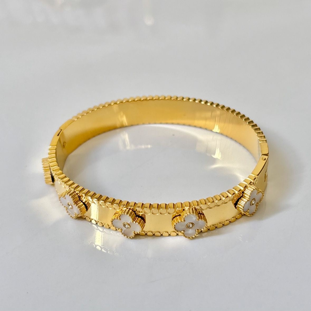 Luxurious Perle Clovia Dreams Bracelet -18K