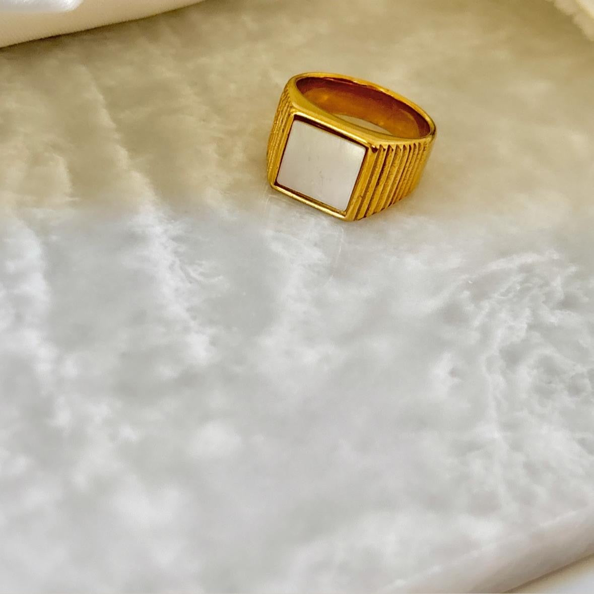 Vintage Insignia White Ring -18K