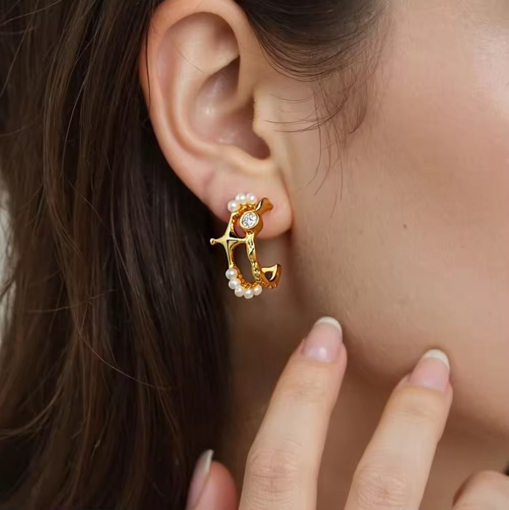 Amelia Pearls Studs