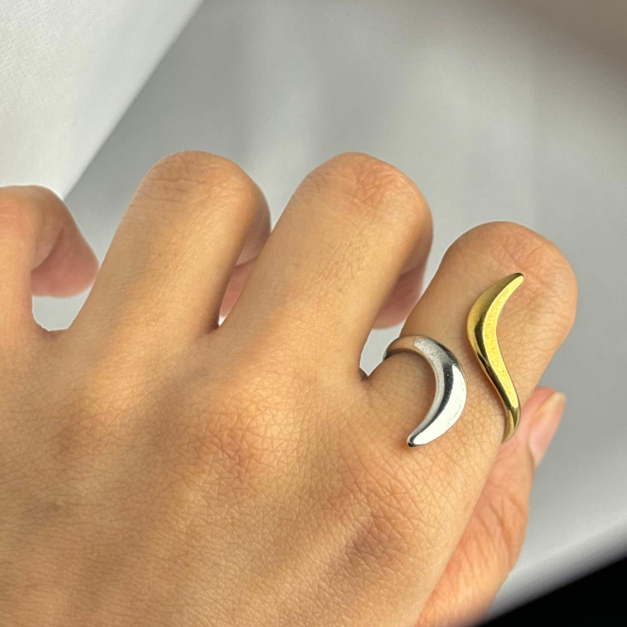 Abstract Ring -Mix Tone | Adj