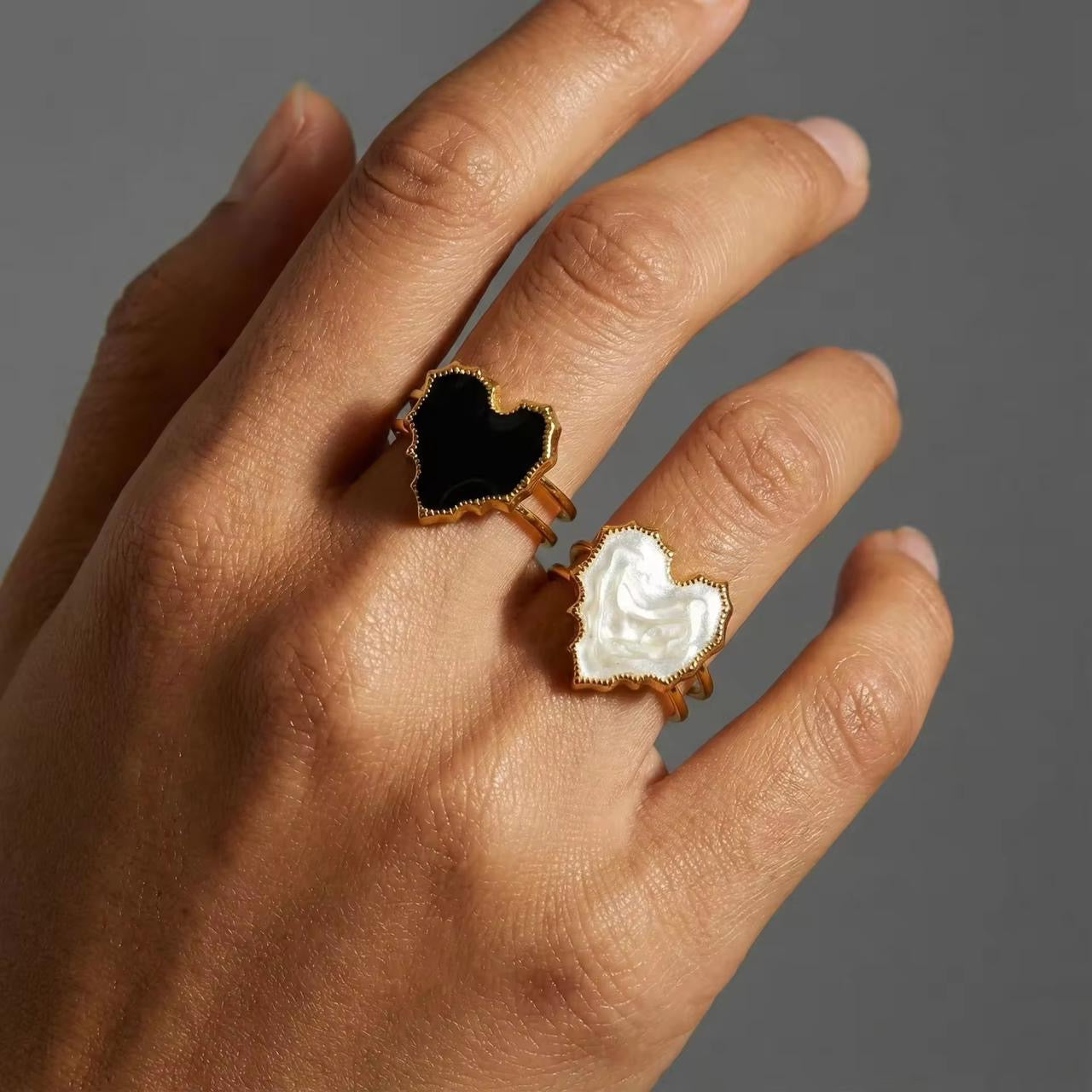 Julie Heart Ring- Black