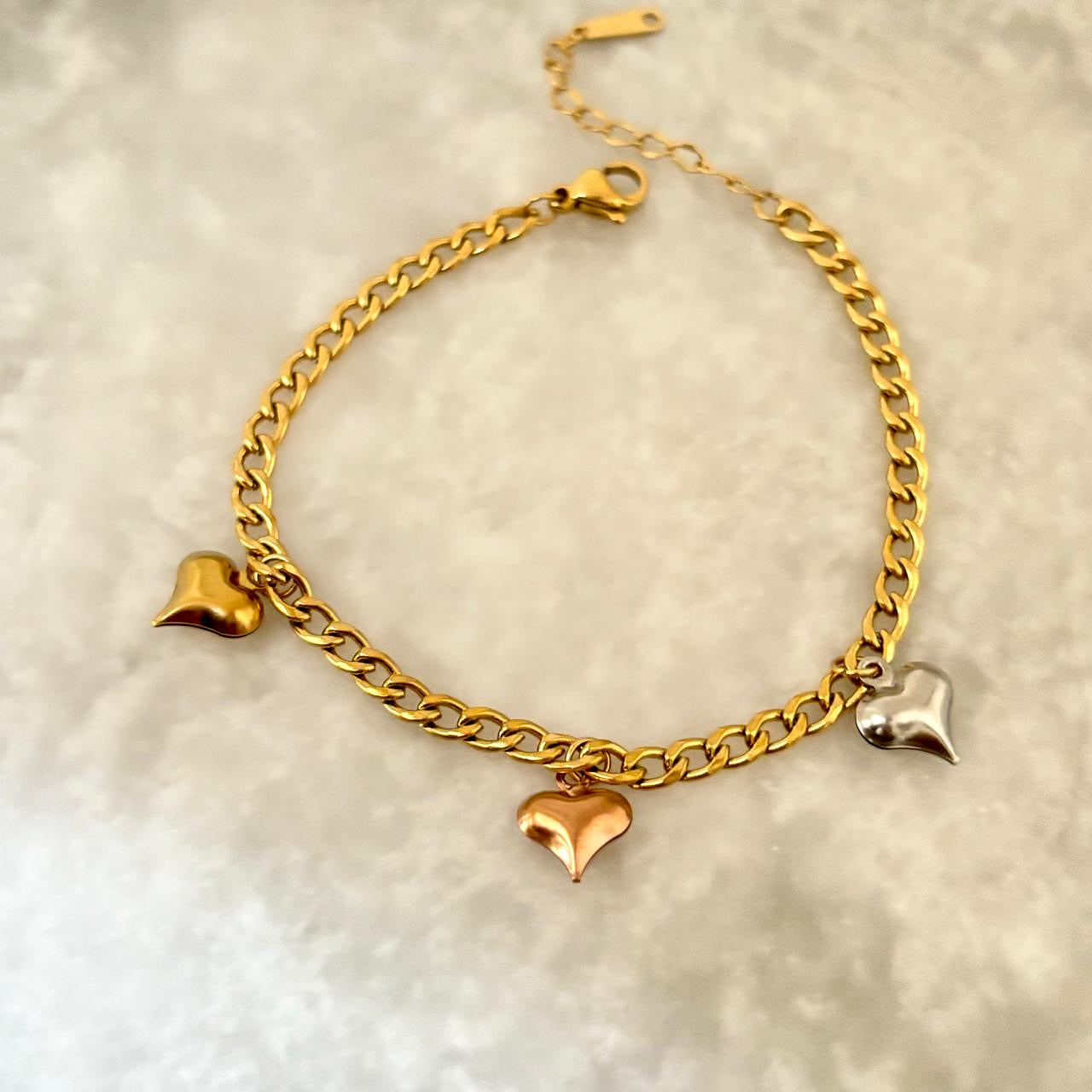 Figaro Anklet With Heart Charms -18K