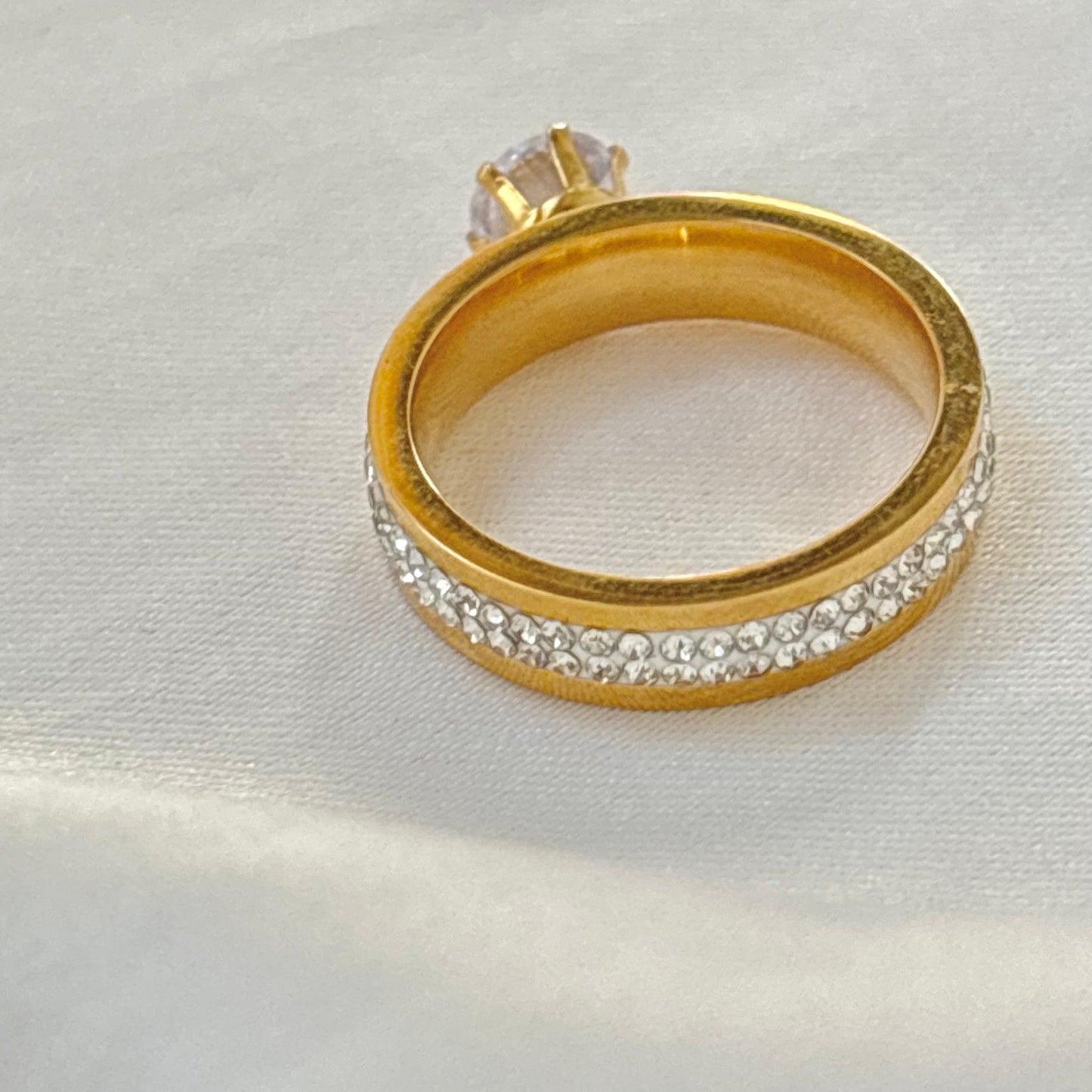 Sparkling Soltiare ring