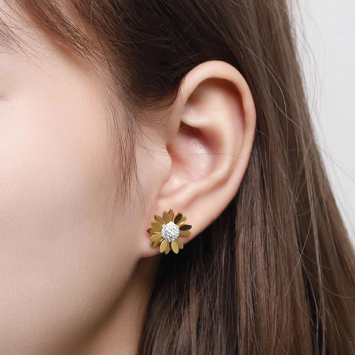 Glitzy Daisy Studs