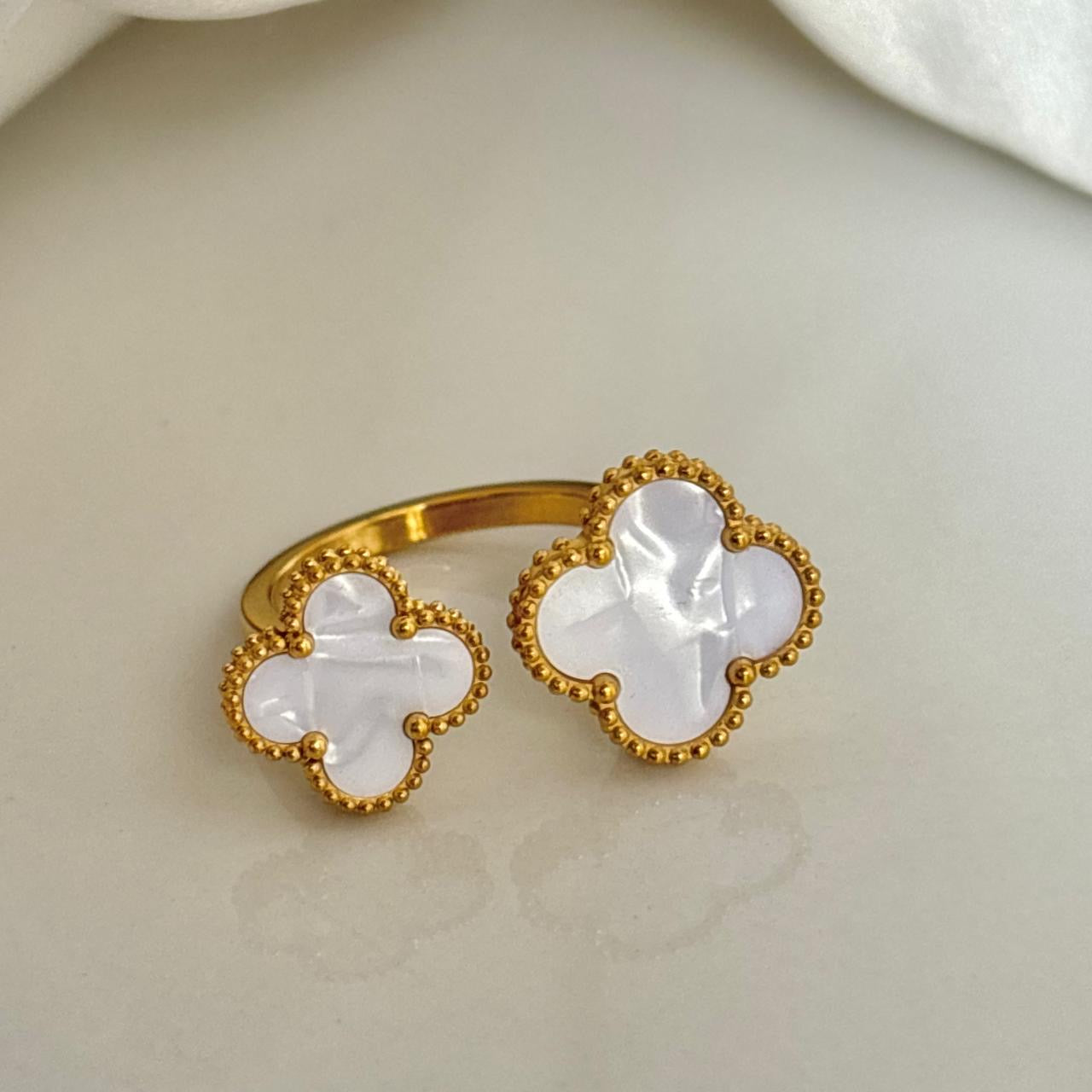 White Floating Clover- Between The Finger Ring | Shell