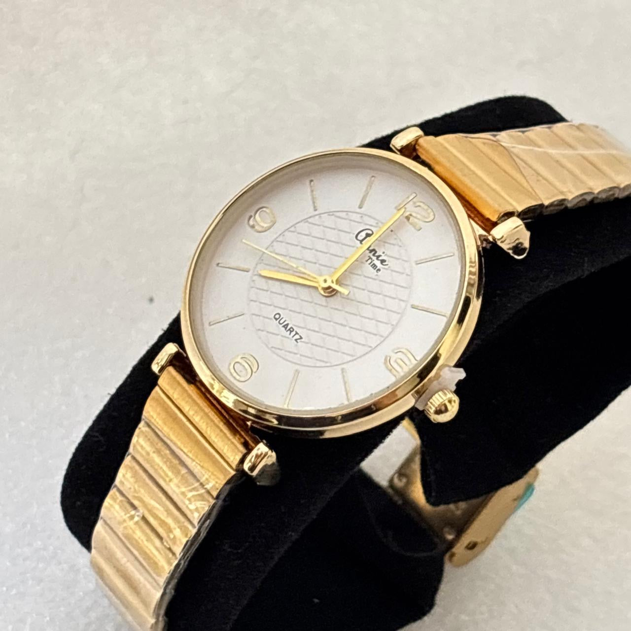 Élise Everyday Staple Pearly White Watch