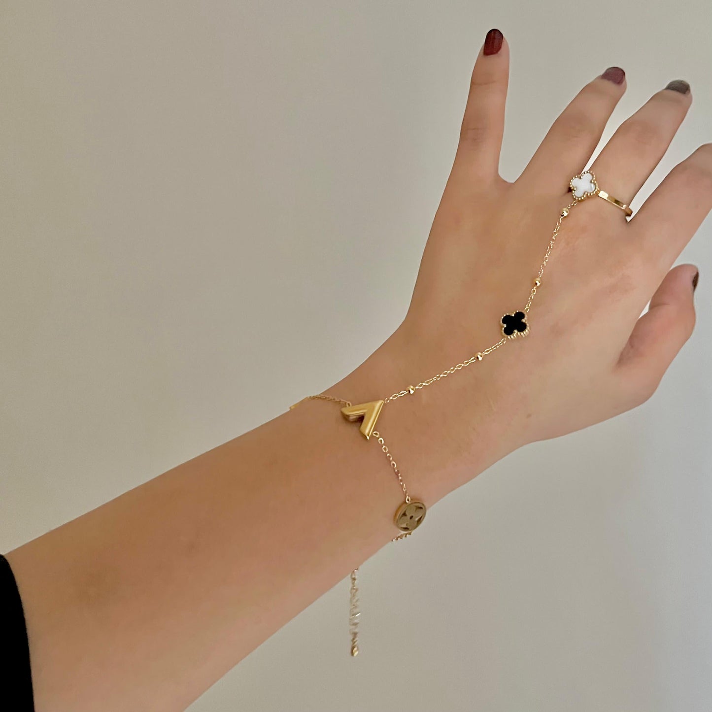 Black X White Reversible Hand Chain -18K