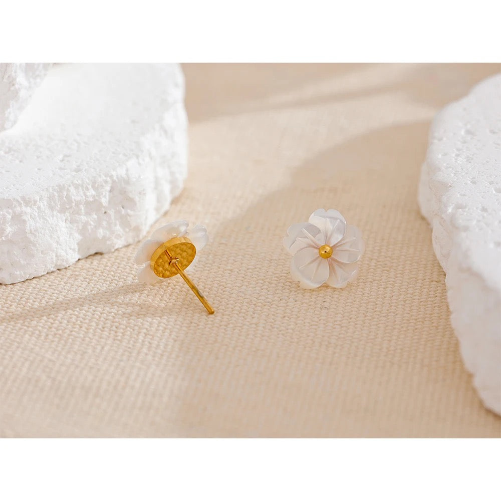 Natural Shell Flora Studs -22K