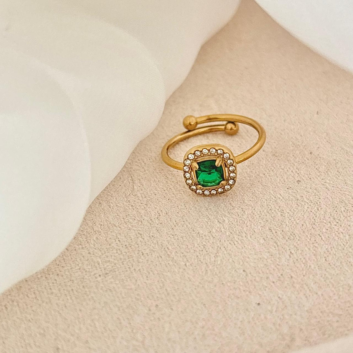 Émeraude Royale Ring